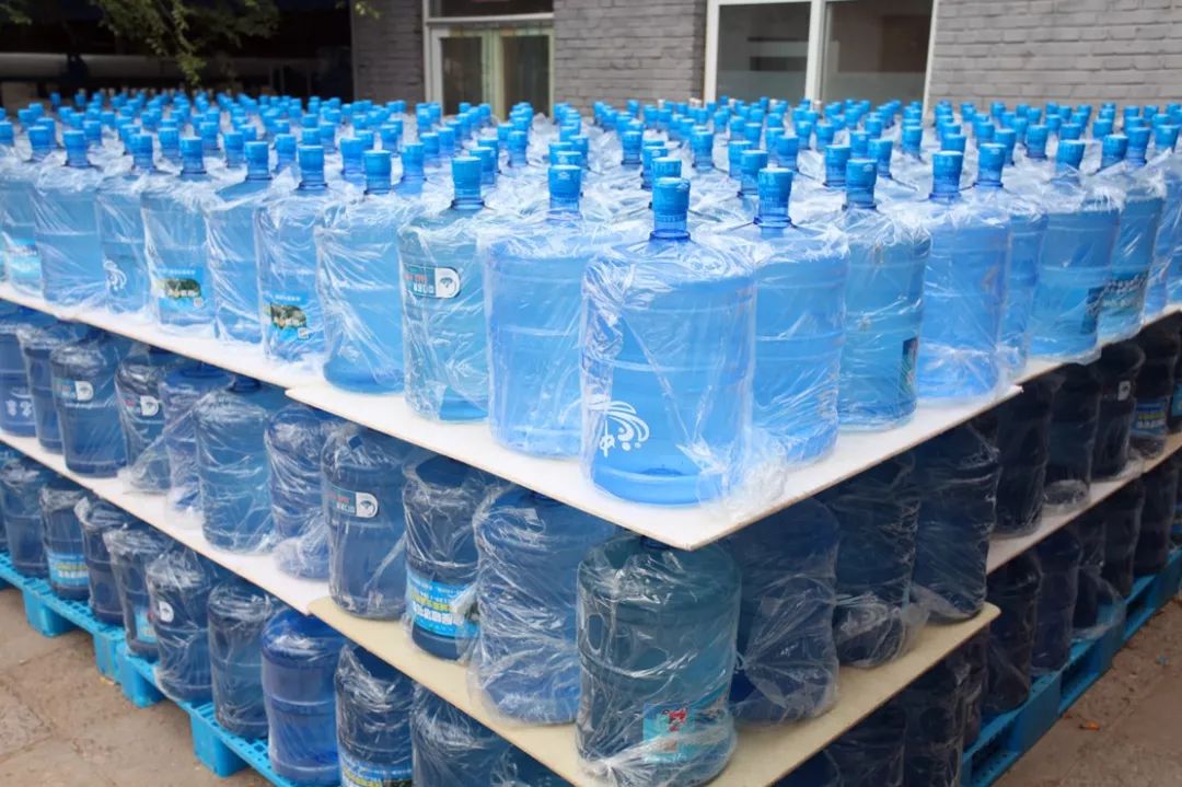 門頭溝礦泉水廠免費送桶裝水！40斤一桶，輕松拎走！